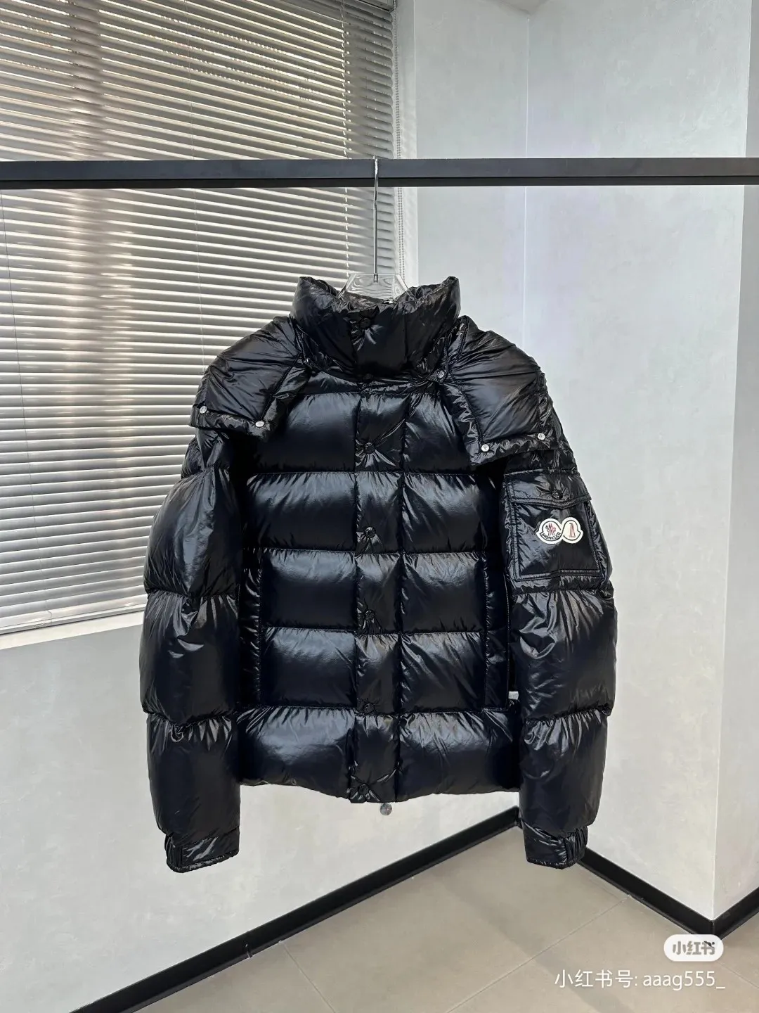P390 Moncler/ 2026 70 、 。 DNA ， ， 。 Classic ， 、 。 Classic 70 。 Quality， 90 ，Premium Quality ， ，Black ！ Sizes M-3XL